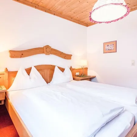 Haus Am Platz - Weitgasser Daire *