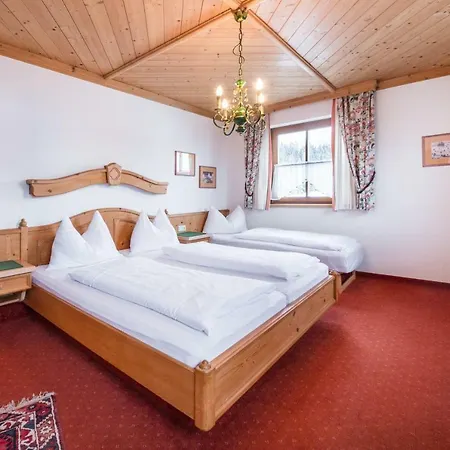 Haus Am Platz - Weitgasser Daire *