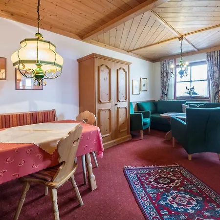 Haus Am Platz - Weitgasser Daire *